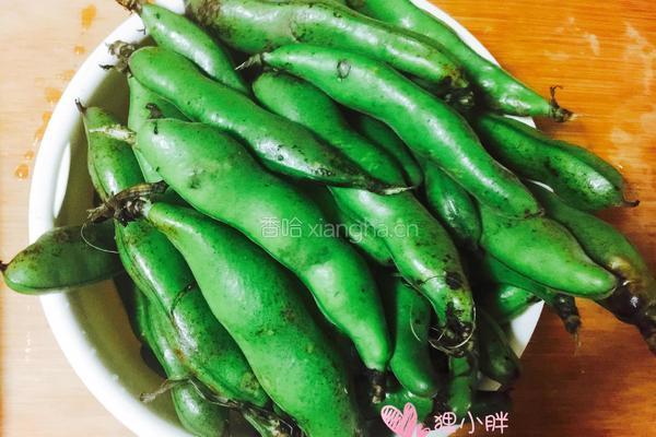 葱香蚕豆的做法图解1