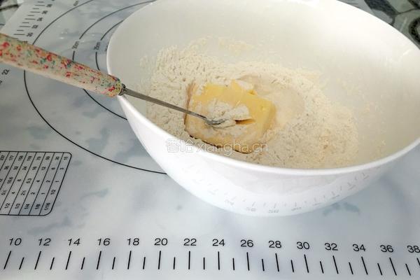 奶香松仁小饼干的做法图解2