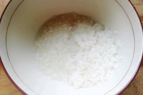 皮蛋香菇肉末粥的做法图解1