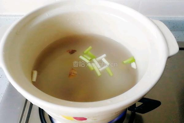 皮蛋香菇肉末粥的做法图解2