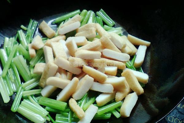 芹菜炒鱼豆腐的做法图解4