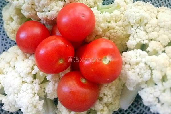 番茄炒椰菜花的做法图解1