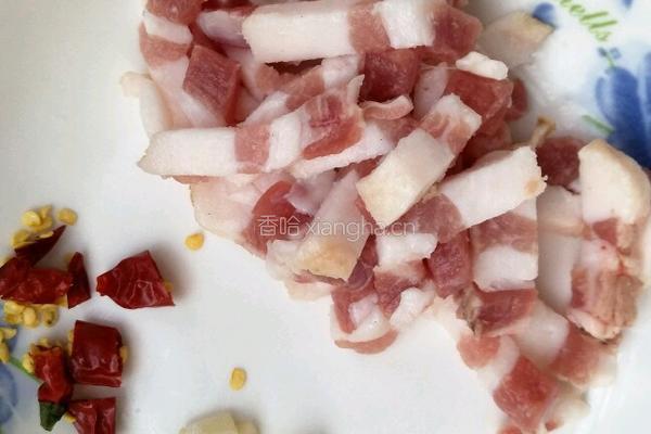 空心菜梗炒肉的做法图解1