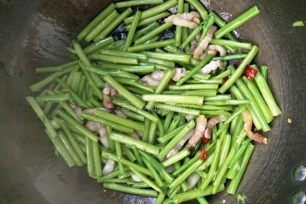 空心菜梗炒肉的做法图解4