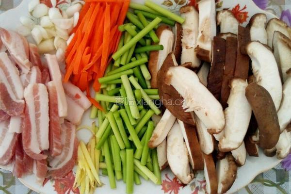 香菇炒肉的做法图解2