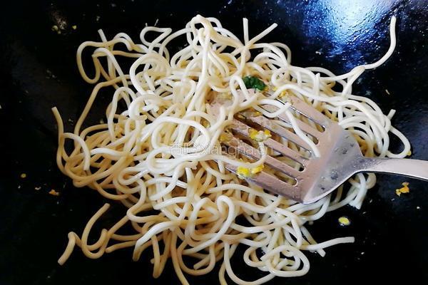 青菜木耳鸡蛋炒面的做法图解6
