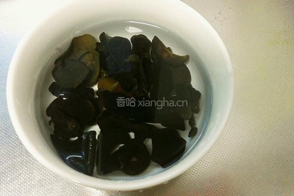 芦笋豆皮黑木耳汤的做法图解1