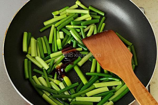 蒜苔炒鸡蛋的做法图解4