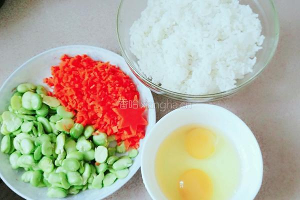 蚕豆米炒饭的做法图解1