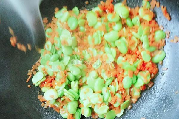 蚕豆米炒饭的做法图解4