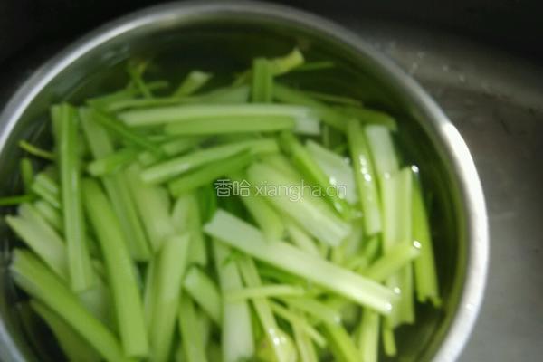 芹菜肉馅锅贴的做法图解7