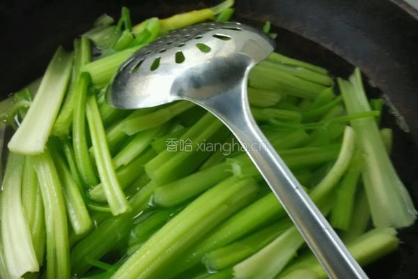 芹菜肉馅锅贴的做法图解9