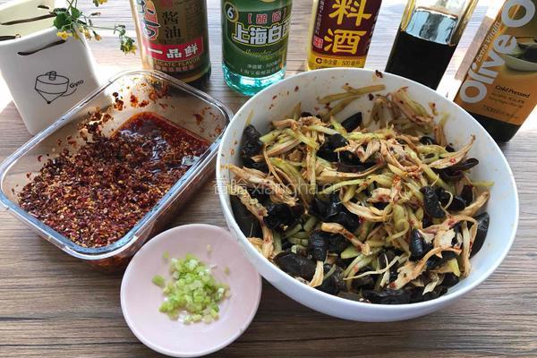 凉拌鸡胸的做法图解3