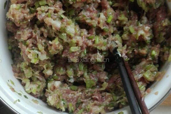 芹菜猪肉饺子的做法图解8