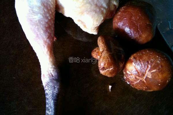 香菇蒸鸡的做法图解1