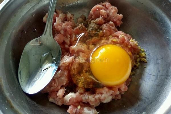 菠菜丸子汤的做法图解2