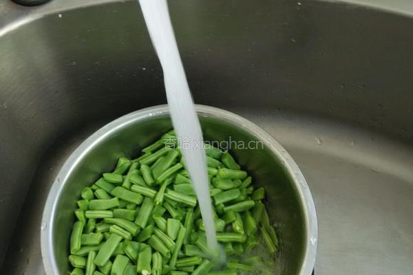 豆角炒肉丝的做法图解3