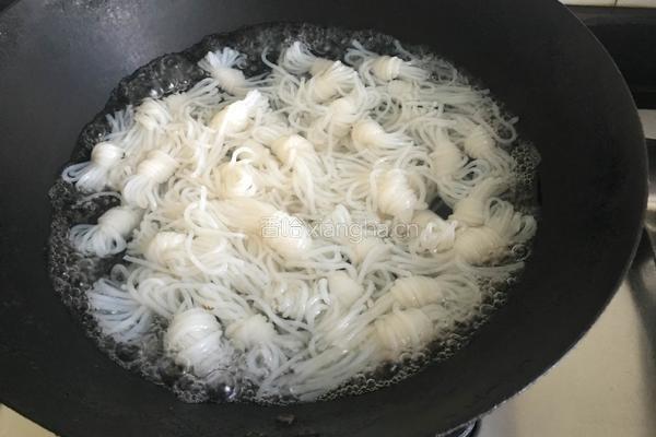 黑木耳拌魔芋结的做法图解5