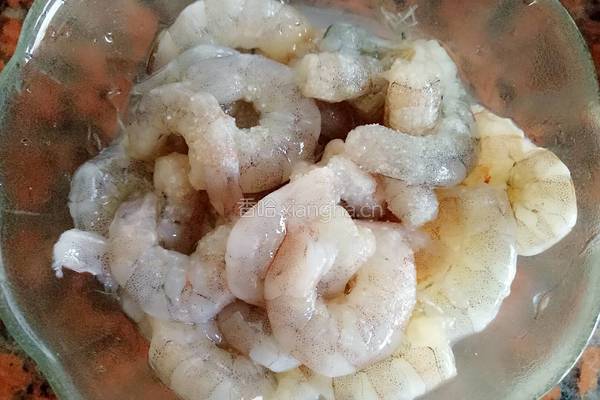 三色炒虾仁的做法图解3