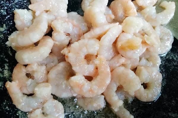 三色炒虾仁的做法图解6