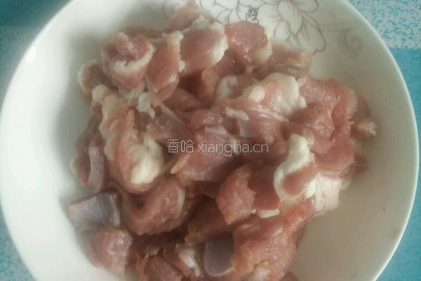 肉片炒蒜薹的做法图解1
