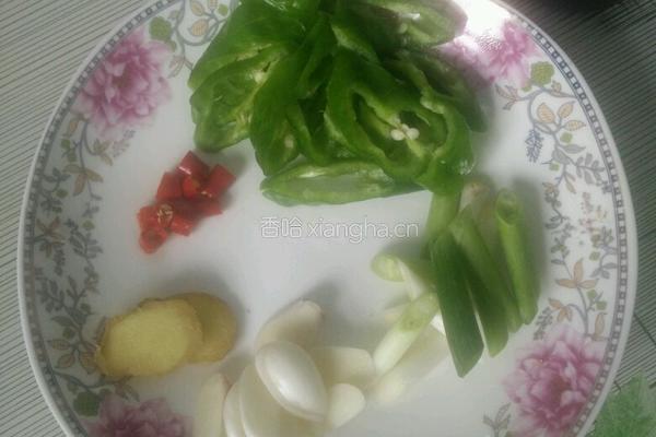 肉片炒蒜薹的做法图解3