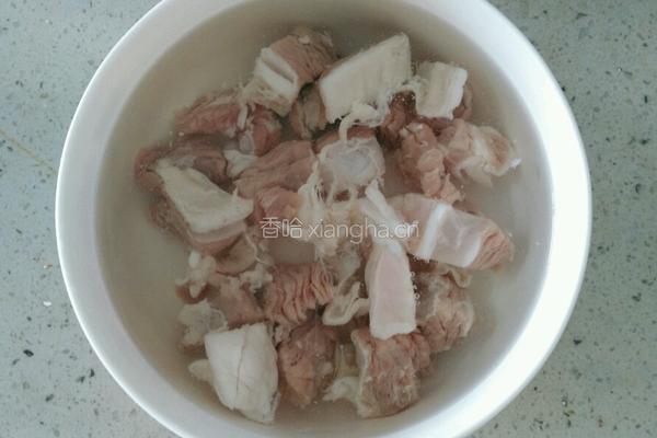 西红柿炖牛腩的做法图解1