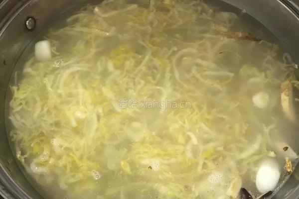 酸菜炖白肉的做法图解4