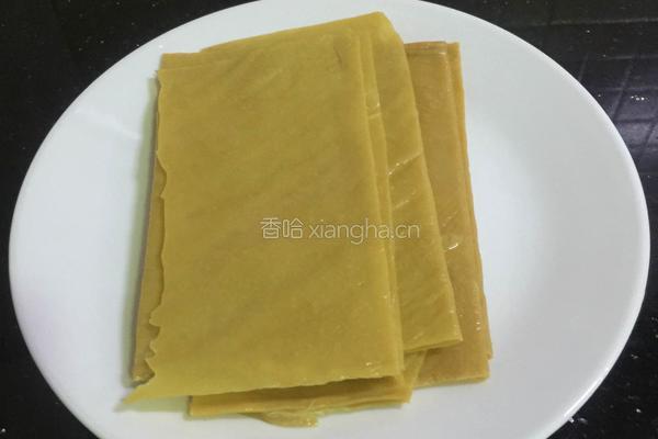 蒜香虾仁芦笋豆腐皮的做法图解3
