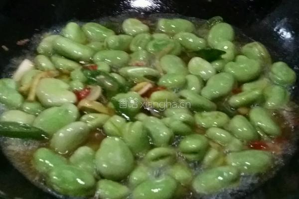 酸爽蒜香蚕豆的做法图解4