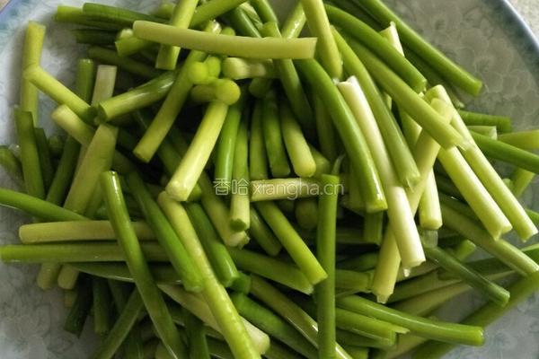 肉末蒜薹的做法图解1
