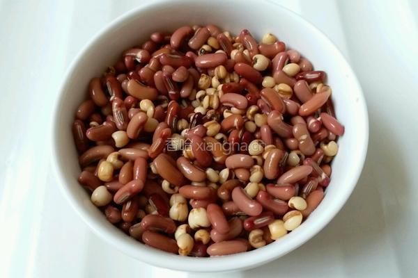 红豆薏米汤的做法图解1