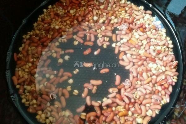 红豆薏米汤的做法图解3