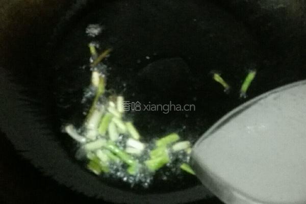 番茄酱炒肉丸的做法图解2