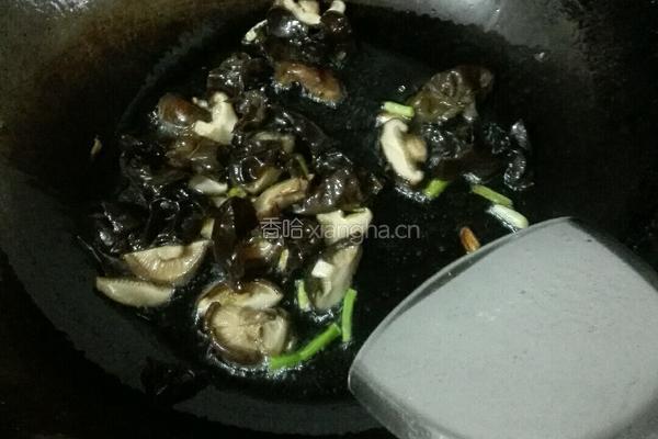 番茄酱炒肉丸的做法图解3