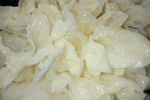 雪耳紫薯糖水的做法图解1