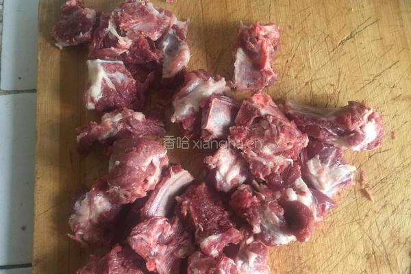 秘制蒜香排骨的做法图解1