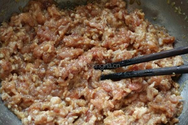 萝卜牛肉饺子馅的做法图解3
