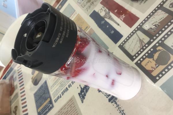 香蕉奶昔的做法图解7