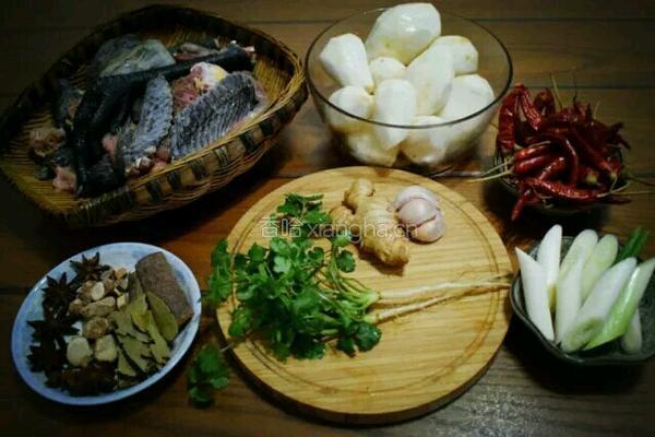 川味口水芋儿鸡的做法图解1