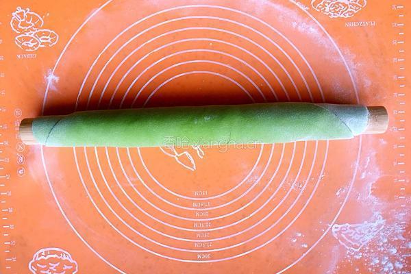 手擀菠菜面的做法图解9
