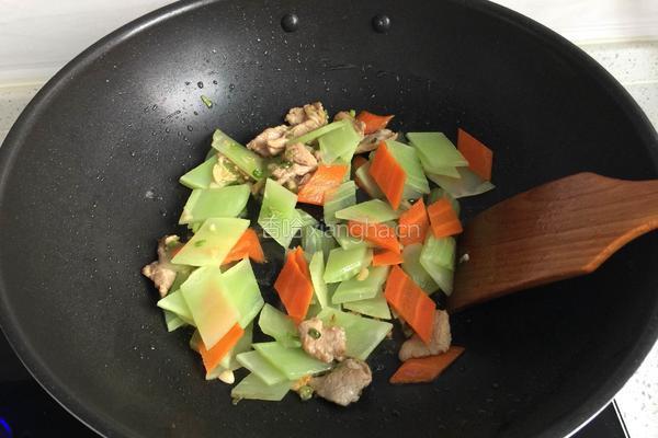 莴笋炒肉的做法图解7
