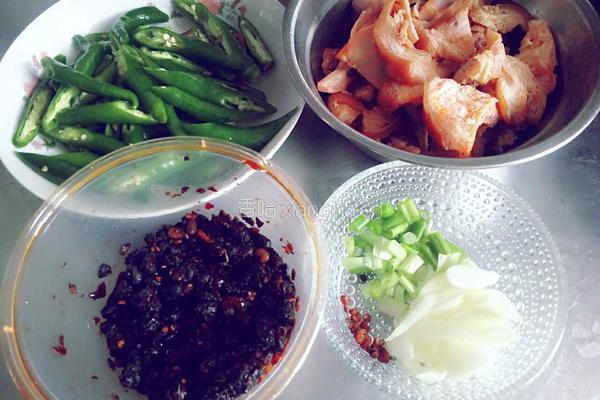 辣炒肘子的做法图解1