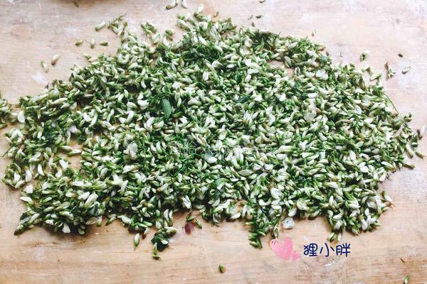 蒸槐花的做法图解2