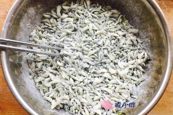 蒸槐花的做法图解9