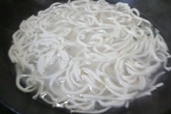 老屋私房菜茼蒿虾米打卤面的做法图解2