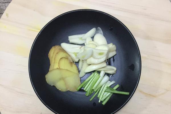 鲫鱼炖豆腐的做法图解2