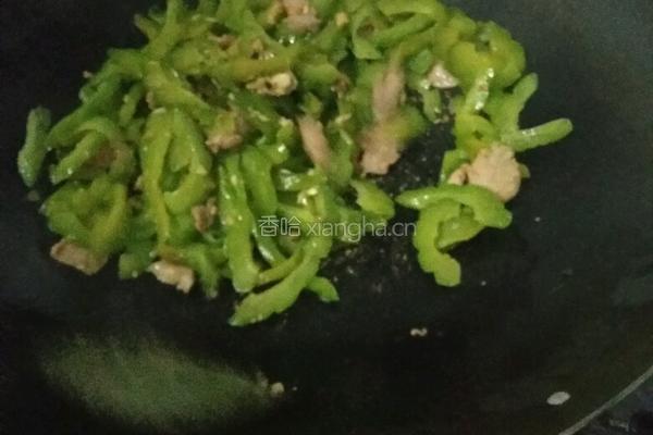 苦瓜炒肉的做法图解6