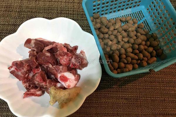 山药豆排骨汤的做法图解1