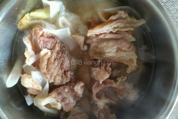 番茄牛肉的做法图解1